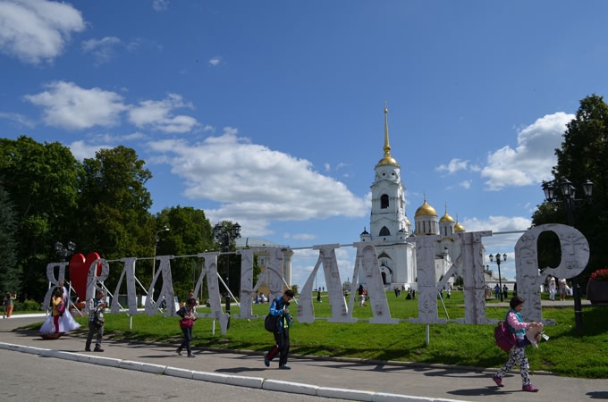 Эконом памятник с резным крестиком в углу Музеи памятник подешевле Ишим